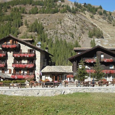 Petit Hotel Cogne Bagian luar foto