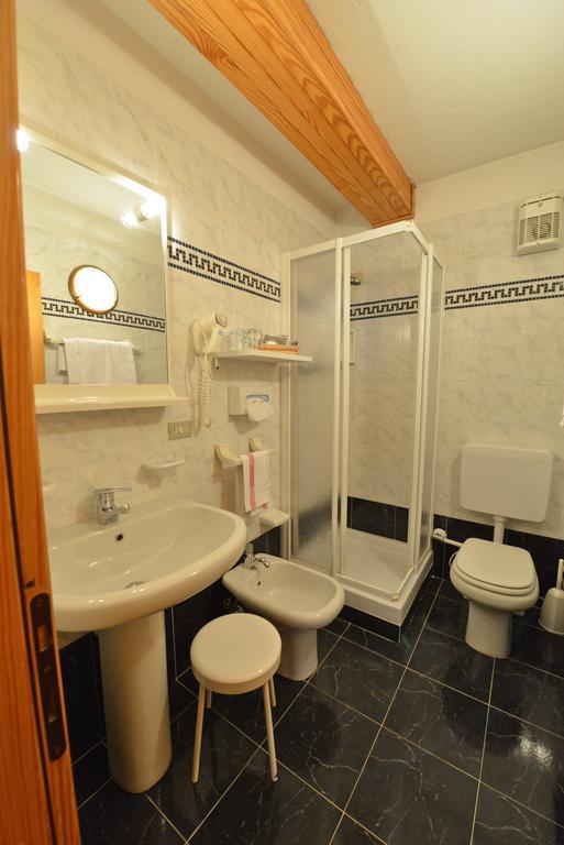 Petit Hotel Cogne Bagian luar foto