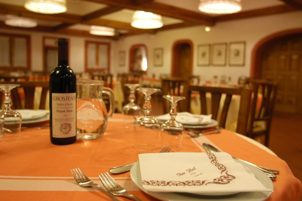 Petit Hotel Cogne Bagian luar foto