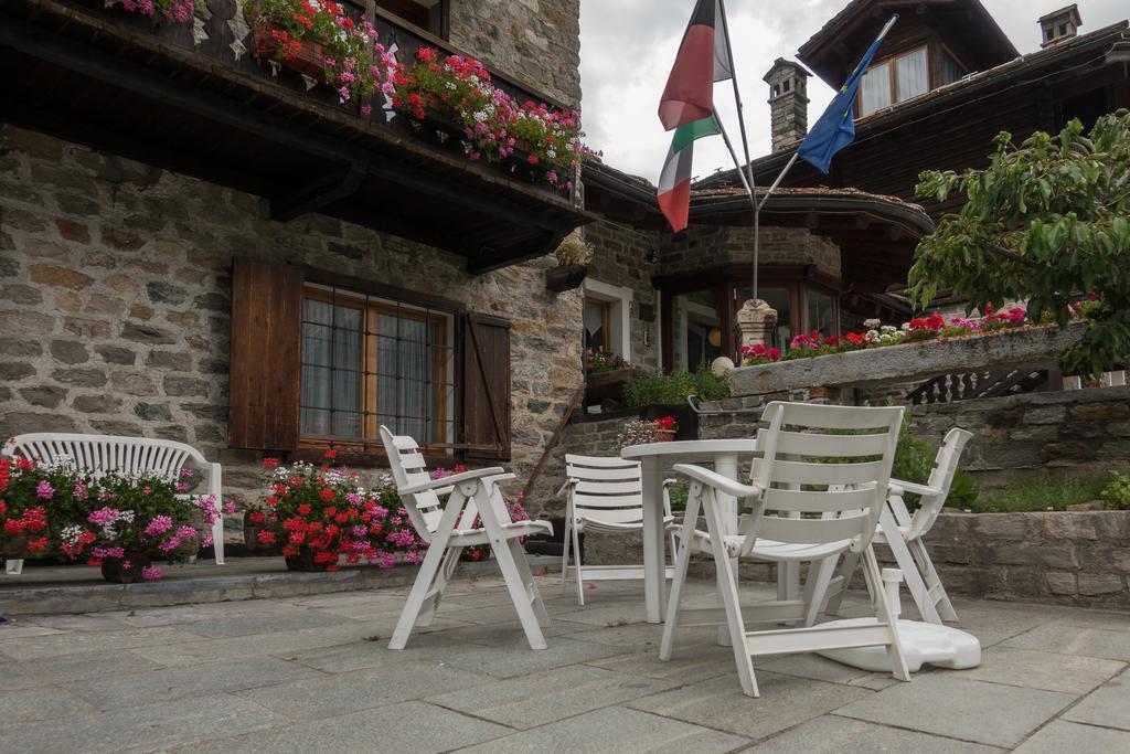 Petit Hotel Cogne Bagian luar foto