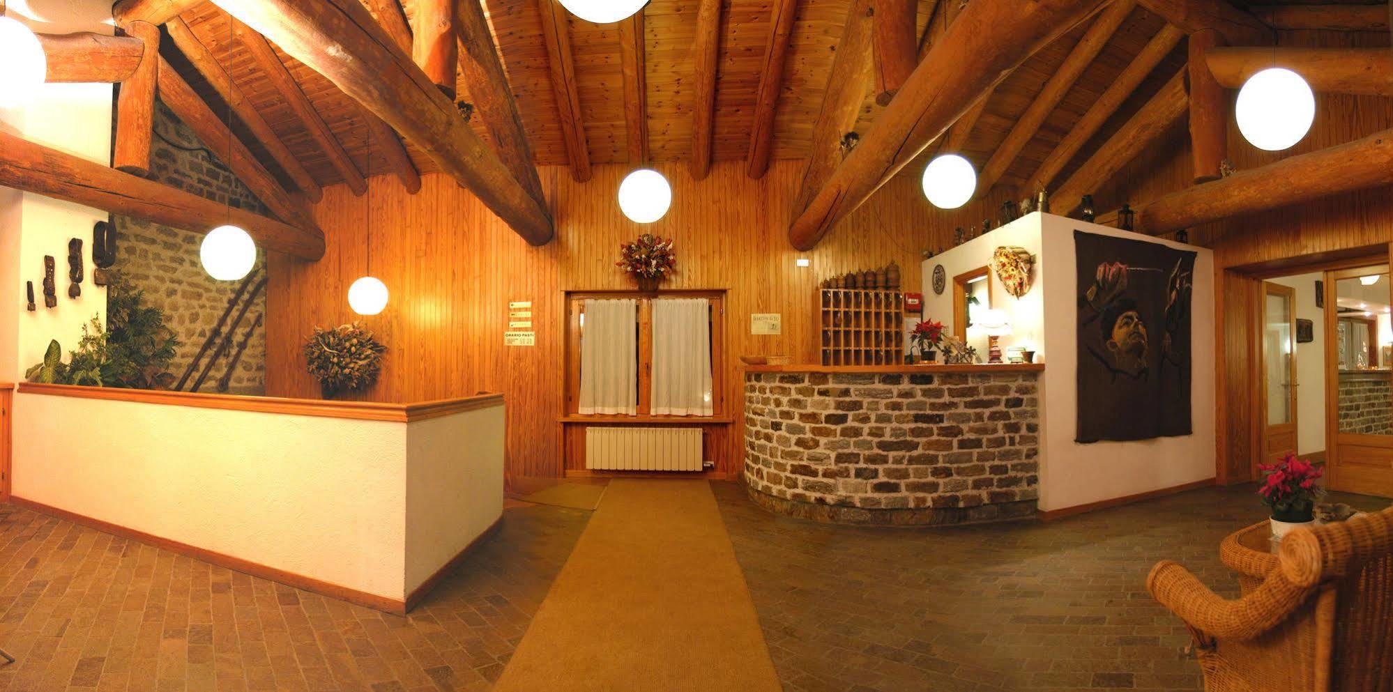 Petit Hotel Cogne Bagian luar foto