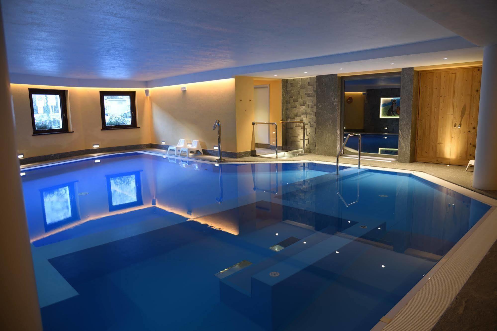 Petit Hotel Cogne Bagian luar foto