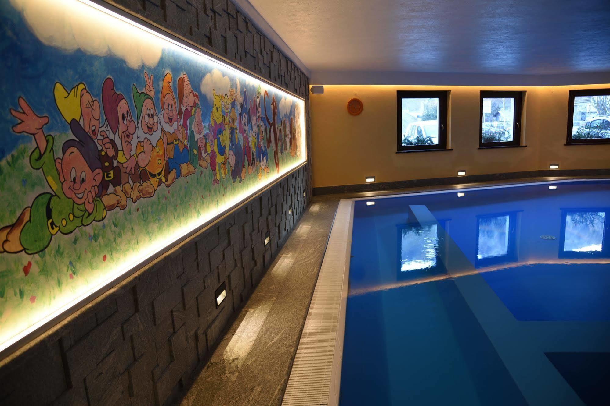 Petit Hotel Cogne Bagian luar foto