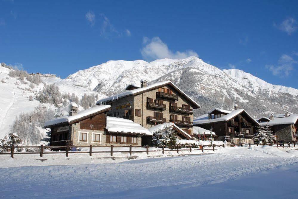 Petit Hotel Cogne Bagian luar foto